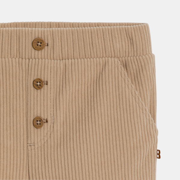 بنطال مخملي مضلع ناعم باللون البيج للأولاد الصغار.